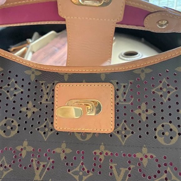 Louis Vuitton Perforated Musette Fuschia with DUSTBAG - Picture 5 of 15